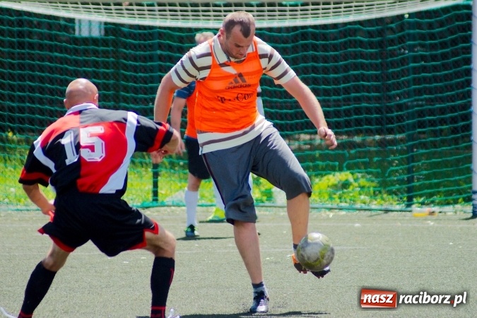 Zdjęcie w galerii na portalu naszraciborz.pl: Hurtownia zdetronizowana. Puchar prezesa trafił do Ensolu wiadomości z regionu