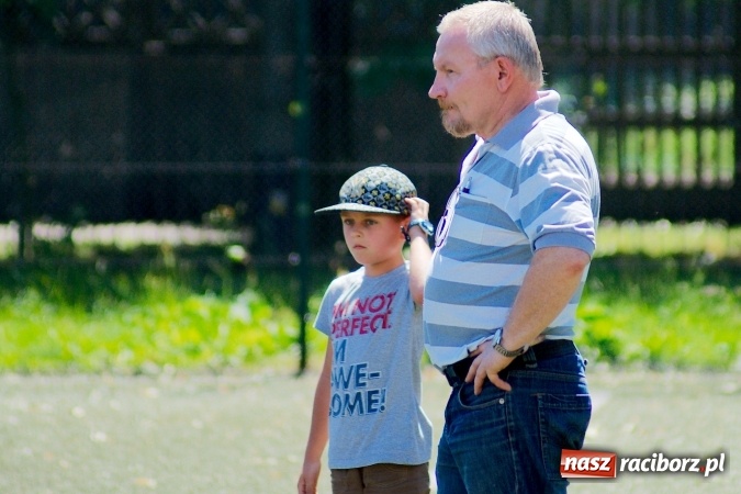 Zdjęcie w galerii na portalu naszraciborz.pl: Hurtownia zdetronizowana. Puchar prezesa trafił do Ensolu wiadomości z regionu