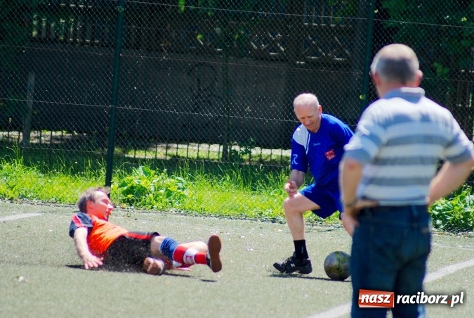 Zdjęcie w galerii na portalu naszraciborz.pl: Hurtownia zdetronizowana. Puchar prezesa trafił do Ensolu wiadomości z regionu
