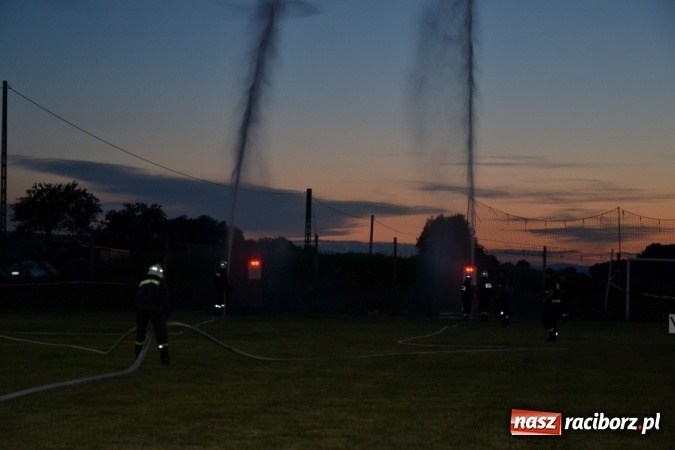 Zdjęcie w galerii na portalu naszraciborz.pl: Nocne zawody strażackie w Bolesławiu. Emocje i frekwencja jak na Euro wiadomości z regionu