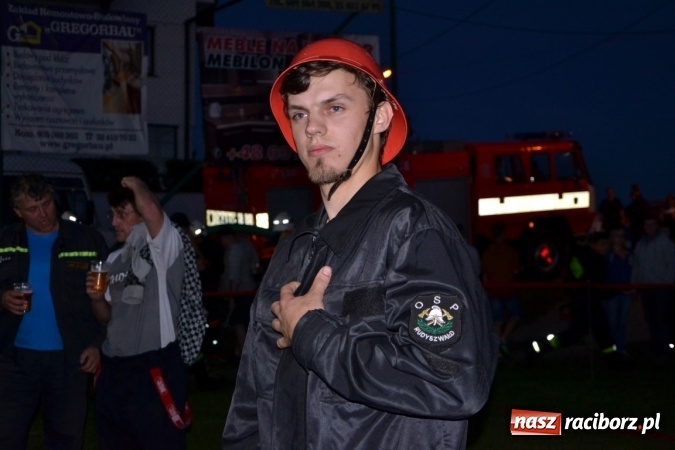 Zdjęcie w galerii na portalu naszraciborz.pl: Nocne zawody strażackie w Bolesławiu. Emocje i frekwencja jak na Euro wiadomości z regionu