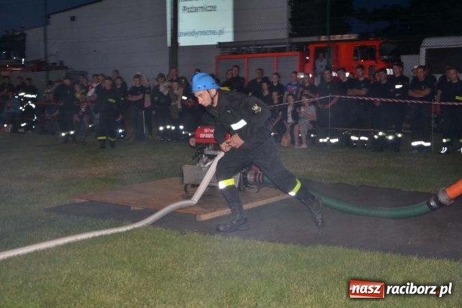 Zdjęcie w galerii na portalu naszraciborz.pl: Nocne zawody strażackie w Bolesławiu. Emocje i frekwencja jak na Euro wiadomości z regionu