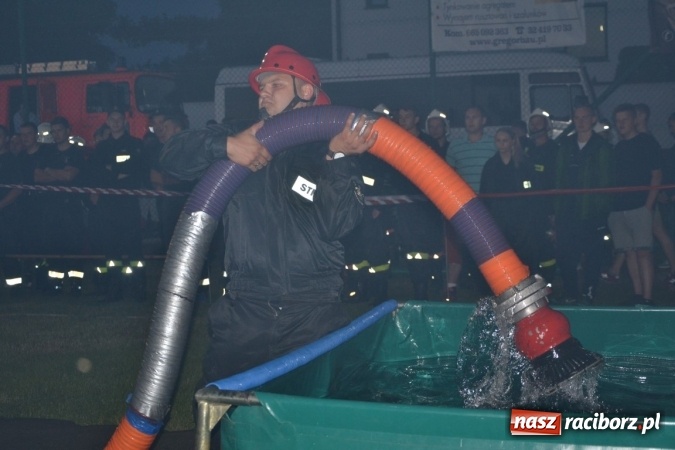 Zdjęcie w galerii na portalu naszraciborz.pl: Nocne zawody strażackie w Bolesławiu. Emocje i frekwencja jak na Euro wiadomości z regionu