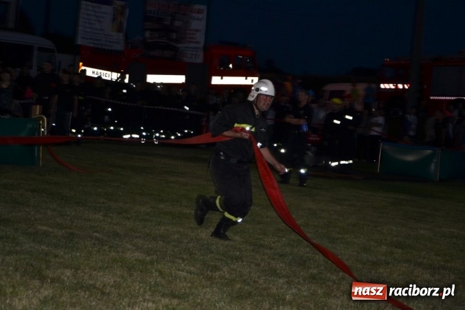 Zdjęcie w galerii na portalu naszraciborz.pl: Nocne zawody strażackie w Bolesławiu. Emocje i frekwencja jak na Euro wiadomości z regionu