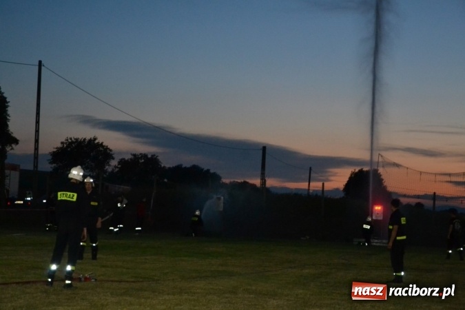 Zdjęcie w galerii na portalu naszraciborz.pl: Nocne zawody strażackie w Bolesławiu. Emocje i frekwencja jak na Euro wiadomości z regionu