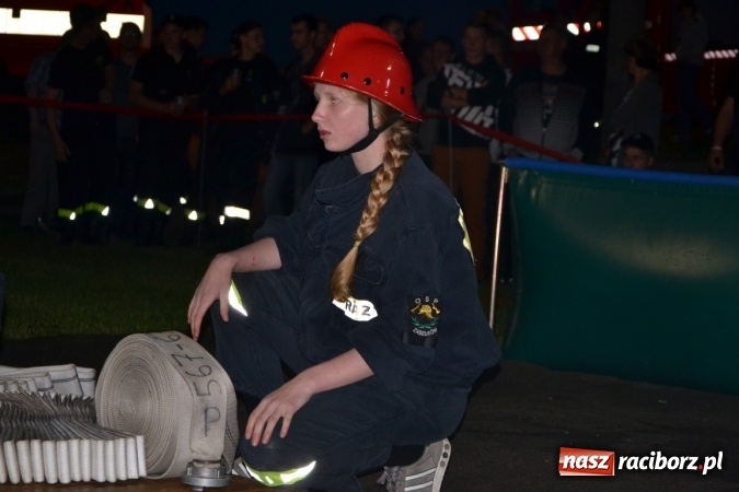 Zdjęcie w galerii na portalu naszraciborz.pl: Nocne zawody strażackie w Bolesławiu. Emocje i frekwencja jak na Euro wiadomości z regionu