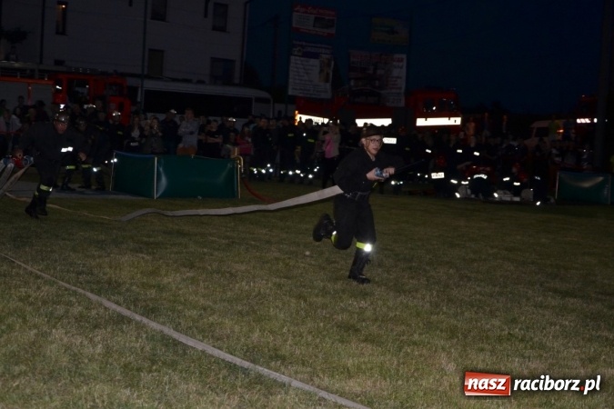 Zdjęcie w galerii na portalu naszraciborz.pl: Nocne zawody strażackie w Bolesławiu. Emocje i frekwencja jak na Euro wiadomości z regionu