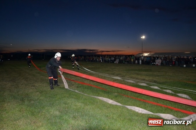 Zdjęcie w galerii na portalu naszraciborz.pl: Nocne zawody strażackie w Bolesławiu. Emocje i frekwencja jak na Euro wiadomości z regionu