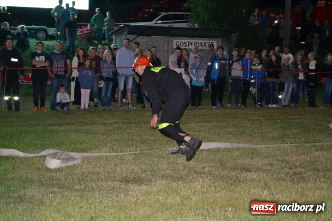 Zdjęcie w galerii na portalu naszraciborz.pl: Nocne zawody strażackie w Bolesławiu. Emocje i frekwencja jak na Euro wiadomości z regionu