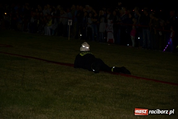 Zdjęcie w galerii na portalu naszraciborz.pl: Nocne zawody strażackie w Bolesławiu. Emocje i frekwencja jak na Euro wiadomości z regionu