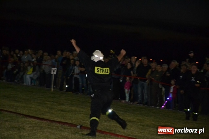 Zdjęcie w galerii na portalu naszraciborz.pl: Nocne zawody strażackie w Bolesławiu. Emocje i frekwencja jak na Euro wiadomości z regionu