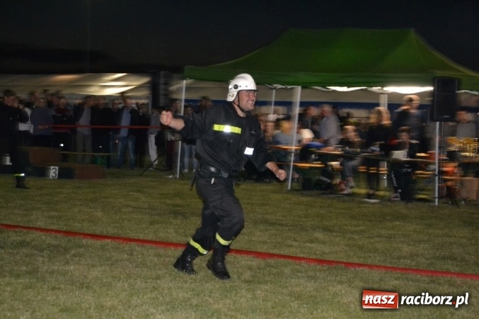 Zdjęcie w galerii na portalu naszraciborz.pl: Nocne zawody strażackie w Bolesławiu. Emocje i frekwencja jak na Euro wiadomości z regionu