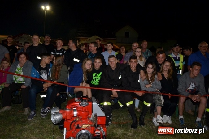 Zdjęcie w galerii na portalu naszraciborz.pl: Nocne zawody strażackie w Bolesławiu. Emocje i frekwencja jak na Euro wiadomości z regionu