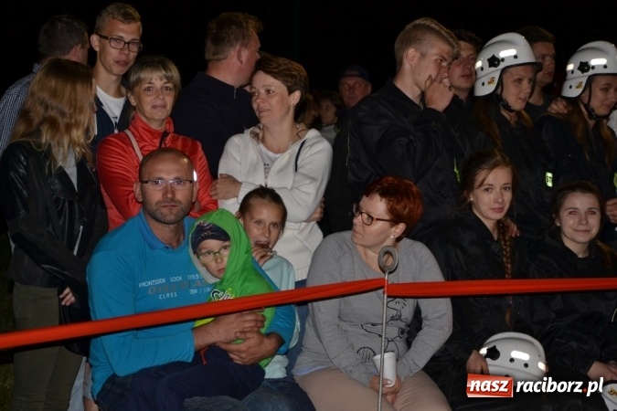 Zdjęcie w galerii na portalu naszraciborz.pl: Nocne zawody strażackie w Bolesławiu. Emocje i frekwencja jak na Euro wiadomości z regionu