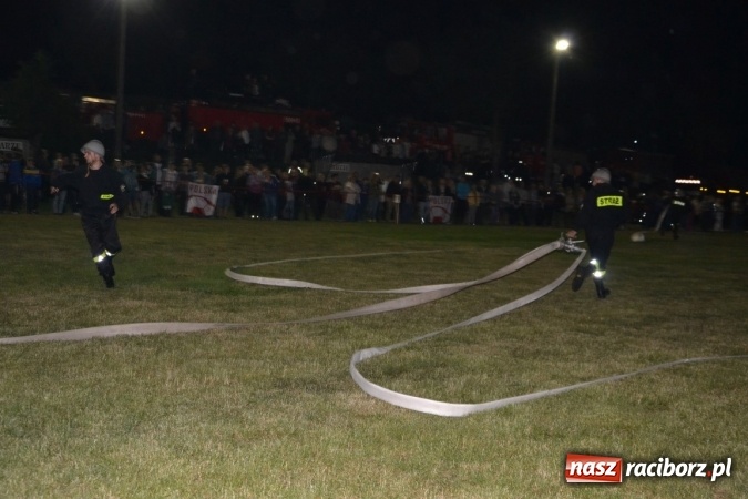 Zdjęcie w galerii na portalu naszraciborz.pl: Nocne zawody strażackie w Bolesławiu. Emocje i frekwencja jak na Euro wiadomości z regionu