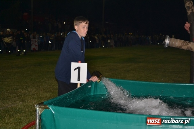 Zdjęcie w galerii na portalu naszraciborz.pl: Nocne zawody strażackie w Bolesławiu. Emocje i frekwencja jak na Euro wiadomości z regionu