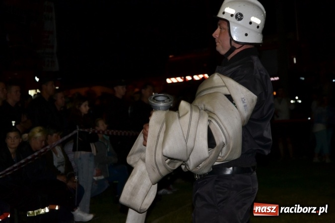 Zdjęcie w galerii na portalu naszraciborz.pl: Nocne zawody strażackie w Bolesławiu. Emocje i frekwencja jak na Euro wiadomości z regionu