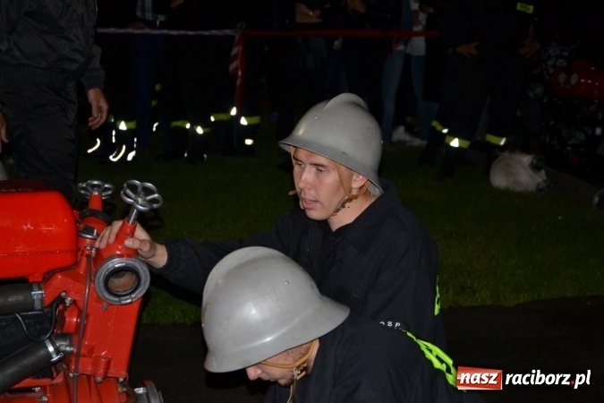 Zdjęcie w galerii na portalu naszraciborz.pl: Nocne zawody strażackie w Bolesławiu. Emocje i frekwencja jak na Euro wiadomości z regionu