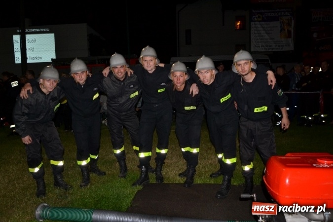 Zdjęcie w galerii na portalu naszraciborz.pl: Nocne zawody strażackie w Bolesławiu. Emocje i frekwencja jak na Euro wiadomości z regionu