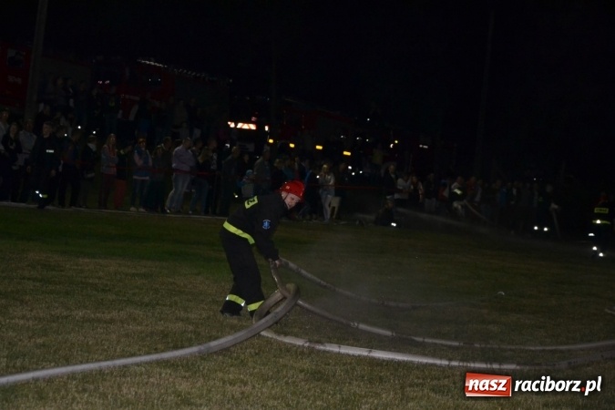 Zdjęcie w galerii na portalu naszraciborz.pl: Nocne zawody strażackie w Bolesławiu. Emocje i frekwencja jak na Euro wiadomości z regionu