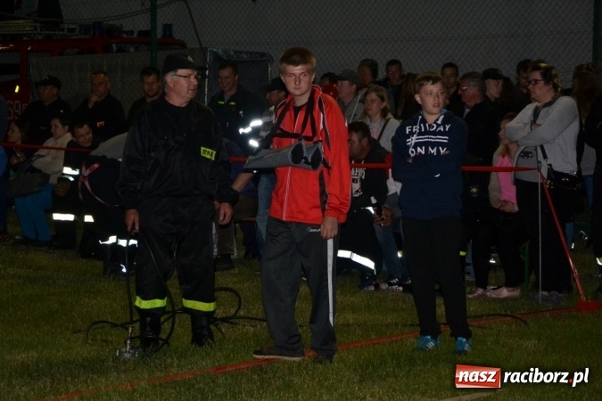 Zdjęcie w galerii na portalu naszraciborz.pl: Nocne zawody strażackie w Bolesławiu. Emocje i frekwencja jak na Euro wiadomości z regionu