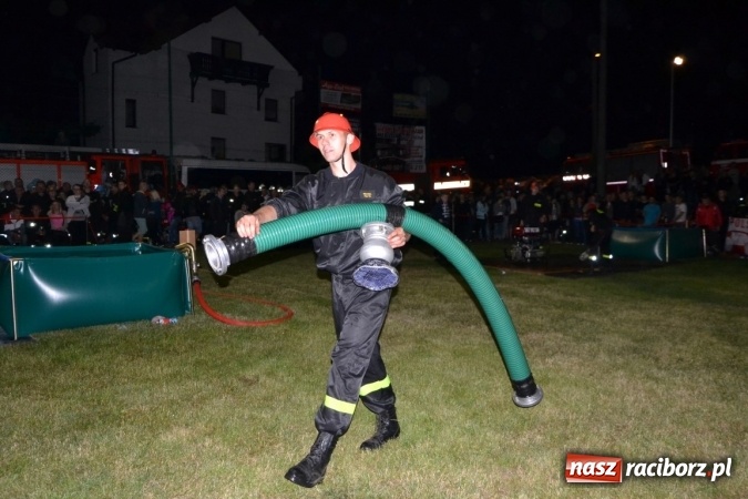 Zdjęcie w galerii na portalu naszraciborz.pl: Nocne zawody strażackie w Bolesławiu. Emocje i frekwencja jak na Euro wiadomości z regionu