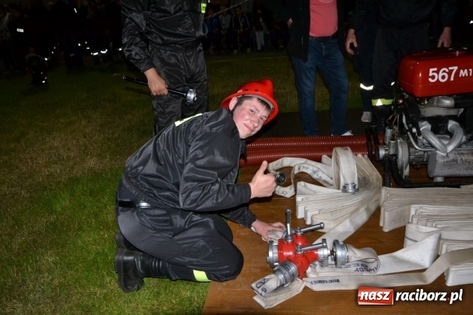 Zdjęcie w galerii na portalu naszraciborz.pl: Nocne zawody strażackie w Bolesławiu. Emocje i frekwencja jak na Euro wiadomości z regionu