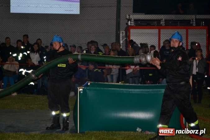 Zdjęcie w galerii na portalu naszraciborz.pl: Nocne zawody strażackie w Bolesławiu. Emocje i frekwencja jak na Euro wiadomości z regionu