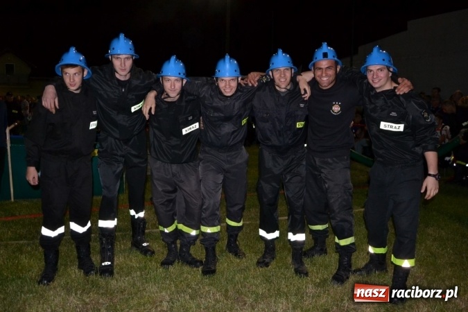 Zdjęcie w galerii na portalu naszraciborz.pl: Nocne zawody strażackie w Bolesławiu. Emocje i frekwencja jak na Euro wiadomości z regionu