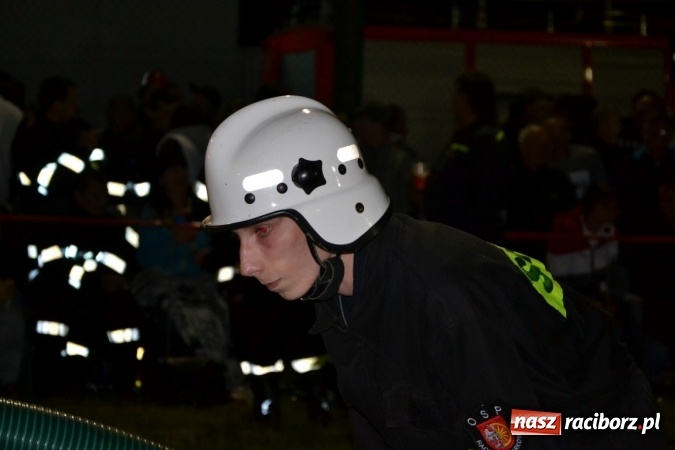 Zdjęcie w galerii na portalu naszraciborz.pl: Nocne zawody strażackie w Bolesławiu. Emocje i frekwencja jak na Euro wiadomości z regionu