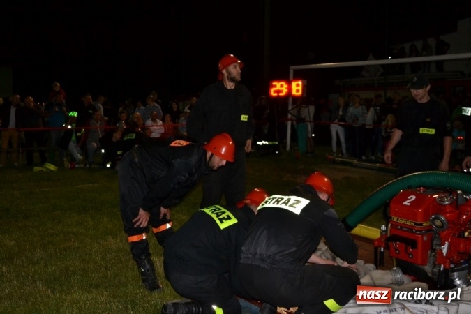 Zdjęcie w galerii na portalu naszraciborz.pl: Nocne zawody strażackie w Bolesławiu. Emocje i frekwencja jak na Euro wiadomości z regionu