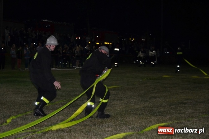 Zdjęcie w galerii na portalu naszraciborz.pl: Nocne zawody strażackie w Bolesławiu. Emocje i frekwencja jak na Euro wiadomości z regionu