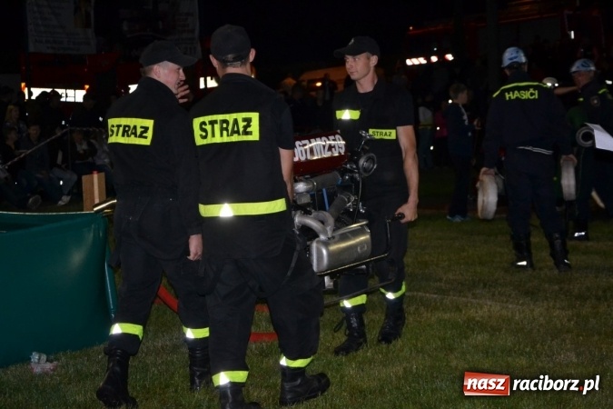 Zdjęcie w galerii na portalu naszraciborz.pl: Nocne zawody strażackie w Bolesławiu. Emocje i frekwencja jak na Euro wiadomości z regionu