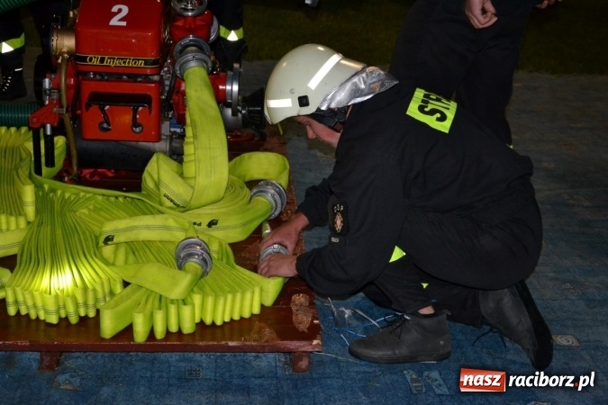 Zdjęcie w galerii na portalu naszraciborz.pl: Nocne zawody strażackie w Bolesławiu. Emocje i frekwencja jak na Euro wiadomości z regionu