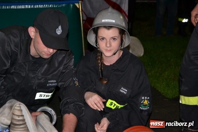 Zdjęcie w galerii na portalu naszraciborz.pl: Nocne zawody strażackie w Bolesławiu. Emocje i frekwencja jak na Euro wiadomości z regionu