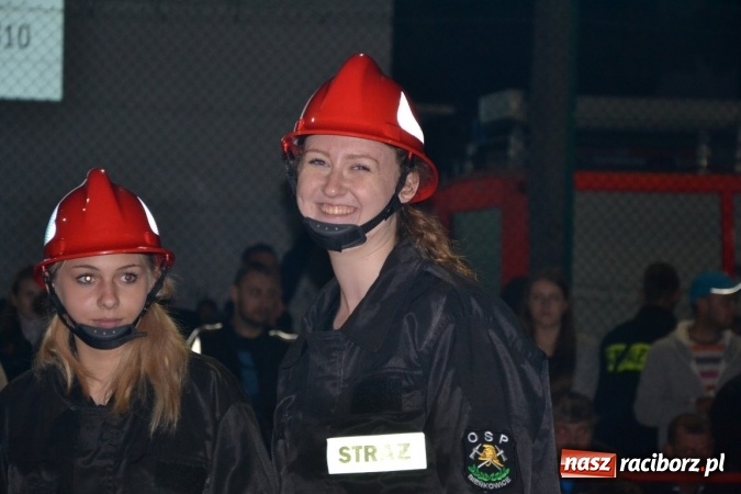 Zdjęcie w galerii na portalu naszraciborz.pl: Nocne zawody strażackie w Bolesławiu. Emocje i frekwencja jak na Euro wiadomości z regionu