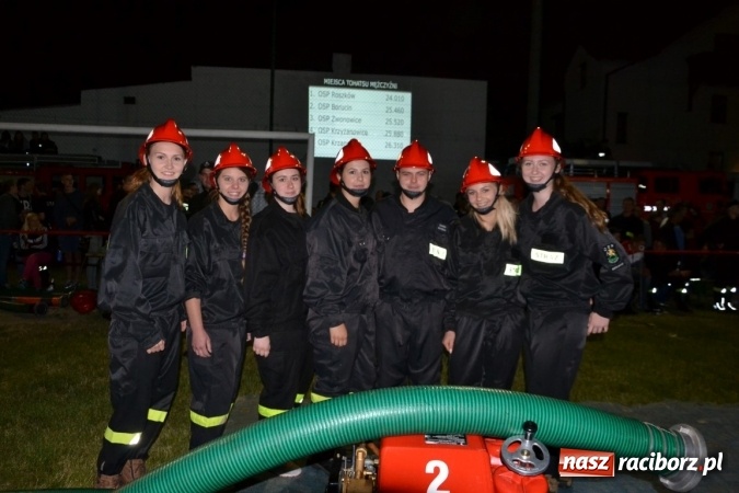 Zdjęcie w galerii na portalu naszraciborz.pl: Nocne zawody strażackie w Bolesławiu. Emocje i frekwencja jak na Euro wiadomości z regionu