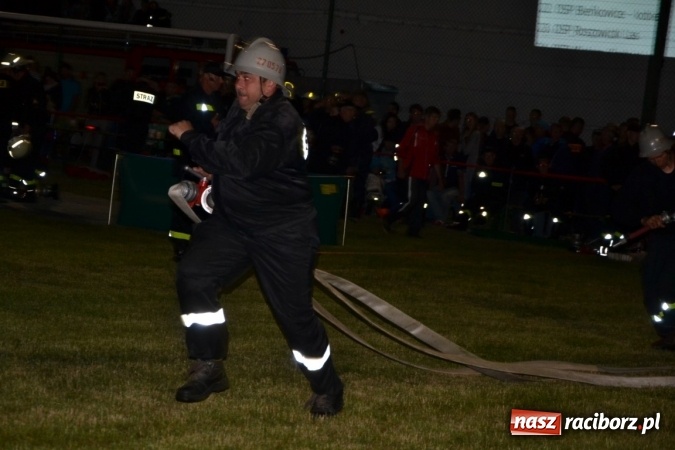 Zdjęcie w galerii na portalu naszraciborz.pl: Nocne zawody strażackie w Bolesławiu. Emocje i frekwencja jak na Euro wiadomości z regionu