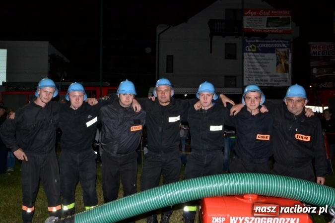 Zdjęcie w galerii na portalu naszraciborz.pl: Nocne zawody strażackie w Bolesławiu. Emocje i frekwencja jak na Euro wiadomości z regionu