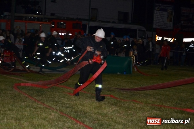 Zdjęcie w galerii na portalu naszraciborz.pl: Nocne zawody strażackie w Bolesławiu. Emocje i frekwencja jak na Euro wiadomości z regionu