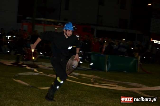Zdjęcie w galerii na portalu naszraciborz.pl: Nocne zawody strażackie w Bolesławiu. Emocje i frekwencja jak na Euro wiadomości z regionu