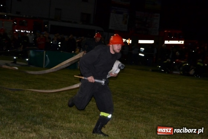 Zdjęcie w galerii na portalu naszraciborz.pl: Nocne zawody strażackie w Bolesławiu. Emocje i frekwencja jak na Euro wiadomości z regionu