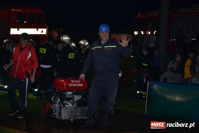 Zdjęcie w galerii na portalu naszraciborz.pl: Nocne zawody strażackie w Bolesławiu. Emocje i frekwencja jak na Euro wiadomości z regionu