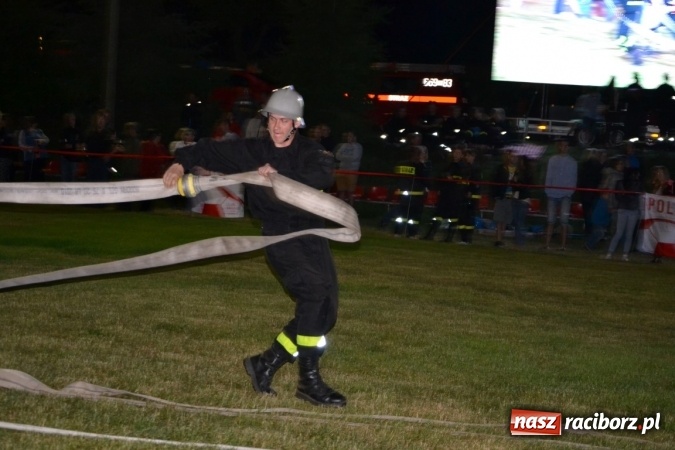 Zdjęcie w galerii na portalu naszraciborz.pl: Nocne zawody strażackie w Bolesławiu. Emocje i frekwencja jak na Euro wiadomości z regionu