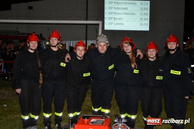 Zdjęcie w galerii na portalu naszraciborz.pl: Nocne zawody strażackie w Bolesławiu. Emocje i frekwencja jak na Euro wiadomości z regionu