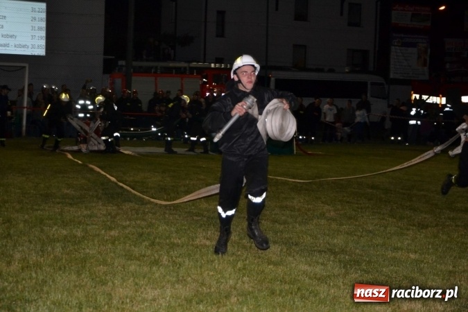Zdjęcie w galerii na portalu naszraciborz.pl: Nocne zawody strażackie w Bolesławiu. Emocje i frekwencja jak na Euro wiadomości z regionu