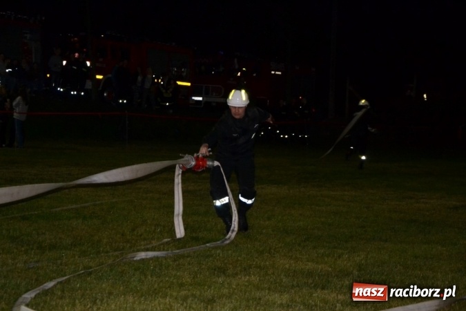 Zdjęcie w galerii na portalu naszraciborz.pl: Nocne zawody strażackie w Bolesławiu. Emocje i frekwencja jak na Euro wiadomości z regionu