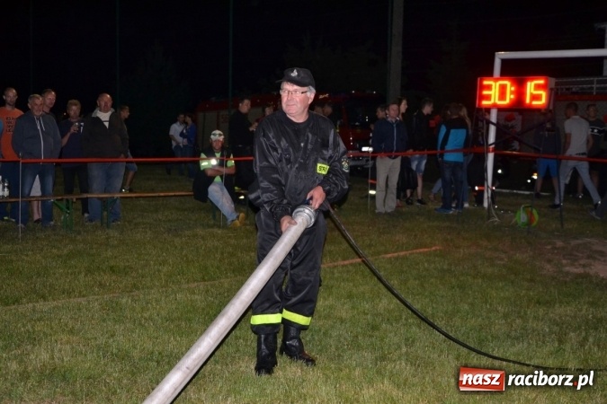 Zdjęcie w galerii na portalu naszraciborz.pl: Nocne zawody strażackie w Bolesławiu. Emocje i frekwencja jak na Euro wiadomości z regionu