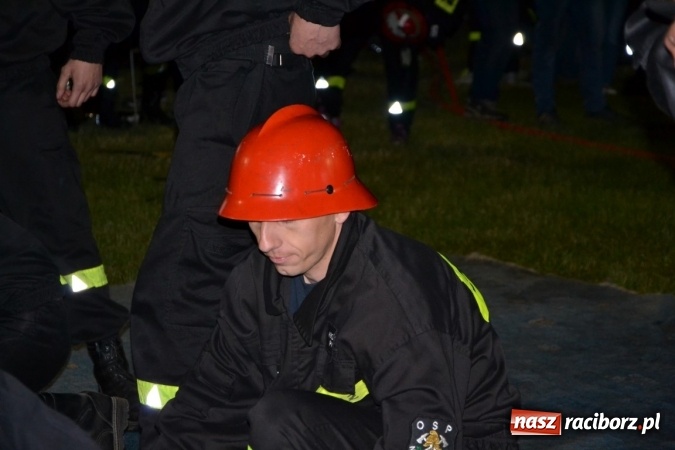 Zdjęcie w galerii na portalu naszraciborz.pl: Nocne zawody strażackie w Bolesławiu. Emocje i frekwencja jak na Euro wiadomości z regionu