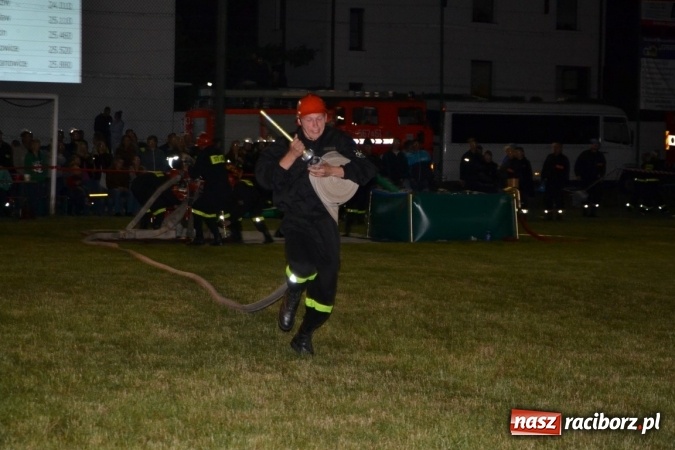 Zdjęcie w galerii na portalu naszraciborz.pl: Nocne zawody strażackie w Bolesławiu. Emocje i frekwencja jak na Euro wiadomości z regionu